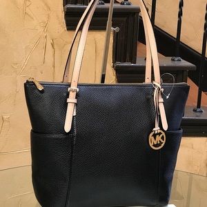 Michael Kors Jet Set Tote in Black